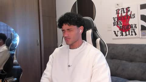 Snapshot of alessandro_vanni chatting on February 25, 3:21 pm Alessandro Vanni online show from February 25, 3:21 pm