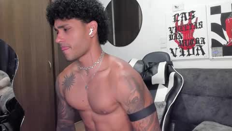 Snapshot of alessandro_vanni chatting on February 26, 3:27 am Alessandro Vanni online show from February 26, 3:27 am