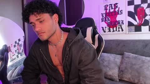 Snapshot of alessandro_vanni chatting on March 4, 1:28 pm Alessandro Vanni online show from March 4, 1:28 pm