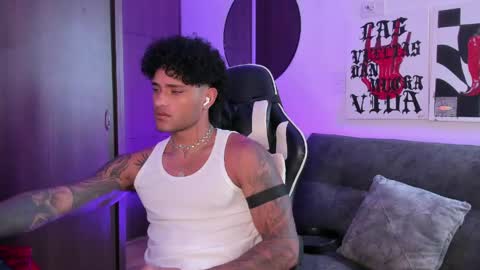 Snapshot of alessandro_vanni chatting on April 14, 2:12 pm Alessandro Vanni online show from April 14, 2:12 pm