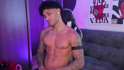 Snapshot of alessandro_vanni chatting on April 26, 2:59 pm Alessandro Vanni online show from April 26, 2:59 pm