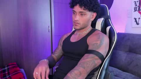Snapshot of alessandro_vanni chatting on April 27, 2:26 pm Alessandro Vanni online show from April 27, 2:26 pm