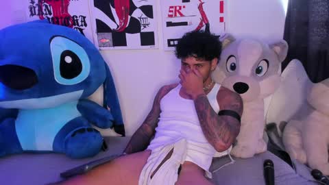 Snapshot of alessandro_vanni chatting on May 11, 1:17 pm Alessandro Vanni online show from May 11, 1:17 pm