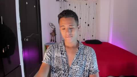 Snapshot of alessandro_wizard chatting on January 22, 9:10 pm Alessandro online show from January 22, 9:10 pm