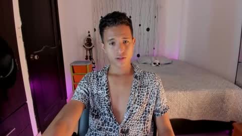 Snapshot of alessandro_wizard chatting on January 31, 11:03 pm Alessandro online show from January 31, 11:03 pm