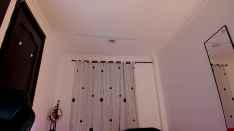 Snapshot of alessandro_wizard chatting on February 16, 5:15 am Alessandro online show from February 16, 5:15 am