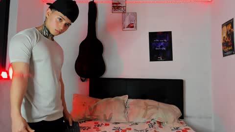 Snapshot of alessandro_wolf chatting on January 16, 12:12 am Alessandro online show from January 16, 12:12 am