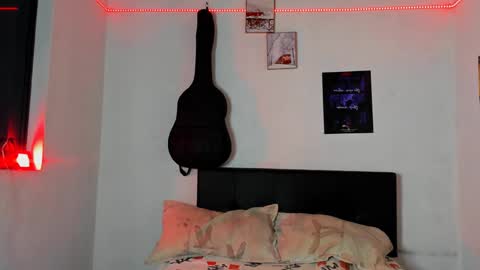 Snapshot of alessandro_wolf chatting on January 16, 3:23 am Alessandro online show from January 16, 3:23 am