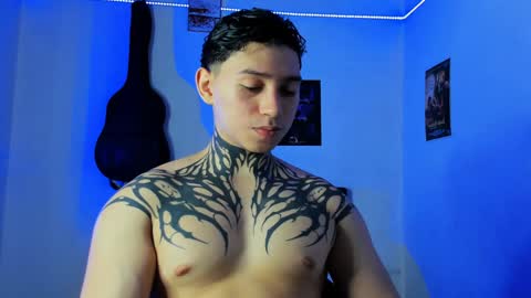 Snapshot of alessandro_wolf chatting on January 17, 10:34 pm Alessandro online show from January 17, 10:34 pm
