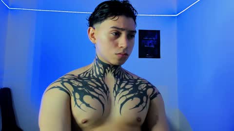 Snapshot of alessandro_wolf chatting on February 3, 11:58 pm Alessandro online show from February 3, 11:58 pm