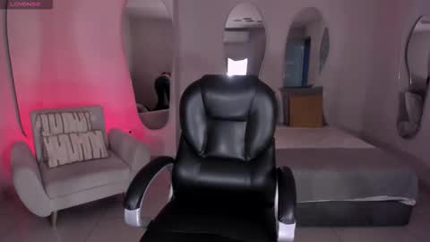 ALESSA ROMERO  online show from November 13, 7:13 pm