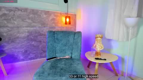 Snapshot of alessia_noire chatting on July 20, 10:39 am Alessia online show from July 20, 10:39 am