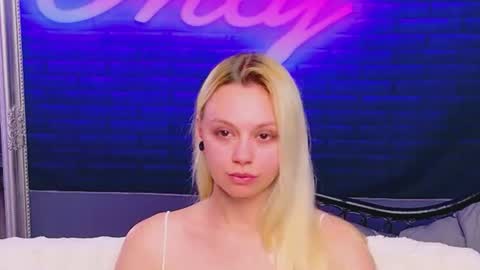 alessiacroft online show from July 4, 4:07 am