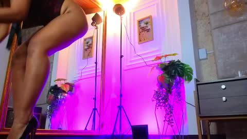 Snapshot of alessialondon chatting on April 1, 1:52 pm Alessia online show from April 1, 1:52 pm