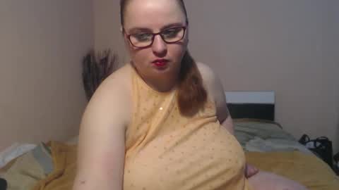 Snapshot of alessianeyl chatting on February 3, 6:22 am Alessia online show from February 3, 6:22 am