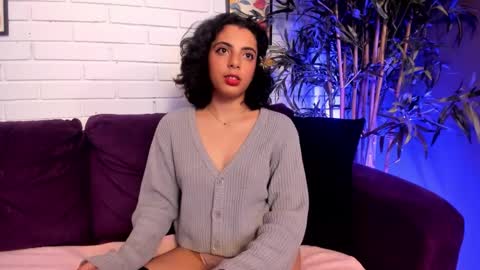 alessiia__ online show from October 5, 3:38 am