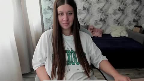 Snapshot of aletta_oushen chatting on July 4, 9:04 am Aletta Oushen online show from July 4, 9:04 am