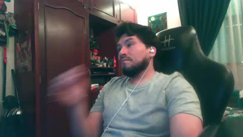 Snapshot of alevil_97 chatting on April 2, 12:30 am Alejo online show from April 2, 12:30 am