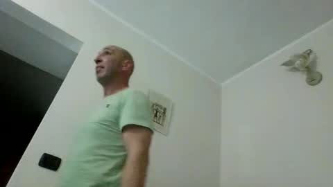 Snapshot of alex120475 chatting on February 8, 9:18 pm alex120475 online show from February 8, 9:18 pm