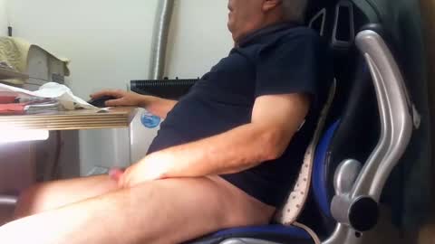 Snapshot of alex47100 chatting on December 10, 3:33 pm alex47100 online show from December 10, 3:33 pm