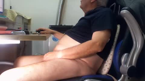 Snapshot of alex47100 chatting on December 11, 9:19 am alex47100 online show from December 11, 9:19 am