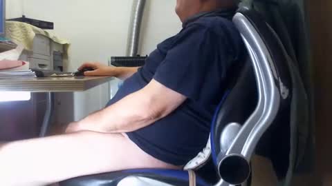 Snapshot of alex47100 chatting on December 21, 2:58 pm alex47100 online show from December 21, 2:58 pm