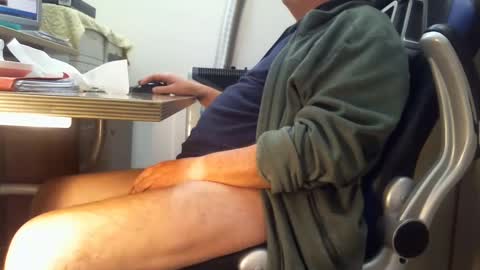 Snapshot of alex47100 chatting on January 5, 9:37 am alex47100 online show from January 5, 9:37 am