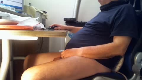 Snapshot of alex47100 chatting on January 21, 9:13 am alex47100 online show from January 21, 9:13 am