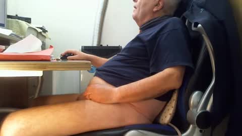 Snapshot of alex47100 chatting on January 30, 9:04 am alex47100 online show from January 30, 9:04 am