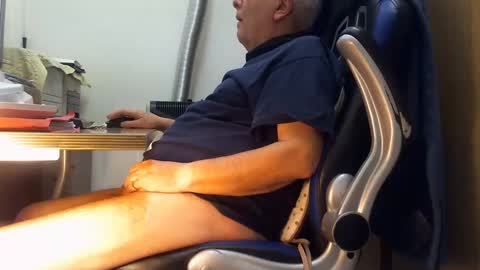 Snapshot of alex47100 chatting on February 4, 2:53 pm alex47100 online show from February 4, 2:53 pm