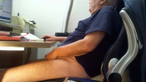 Snapshot of alex47100 chatting on February 6, 9:11 am alex47100 online show from February 6, 9:11 am