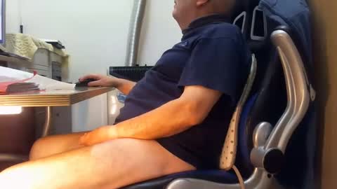 Snapshot of alex47100 chatting on February 22, 11:02 am alex47100 online show from February 22, 11:02 am