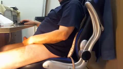 Snapshot of alex47100 chatting on February 24, 3:31 pm alex47100 online show from February 24, 3:31 pm