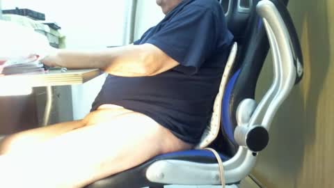 Snapshot of alex47100 chatting on February 28, 2:31 pm alex47100 online show from February 28, 2:31 pm