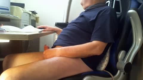 Snapshot of alex47100 chatting on March 5, 8:54 am alex47100 online show from March 5, 8:54 am