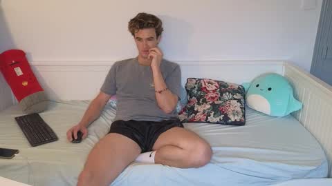 Snapshot of alex83530 chatting on December 20, 8:43 am Alex83530 online show from December 20, 8:43 am