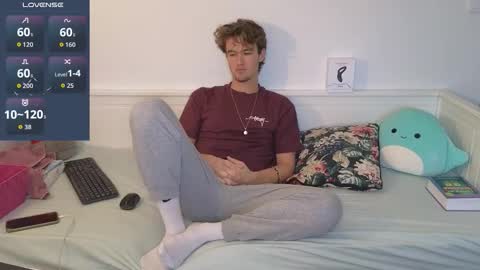 Snapshot of alex83530 chatting on January 6, 9:02 am Alex83530 online show from January 6, 9:02 am