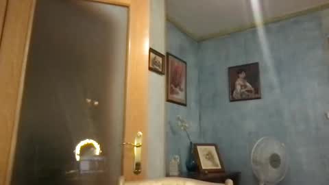Snapshot of alex877x chatting on January 13, 8:15 am alex877x online show from January 13, 8:15 am