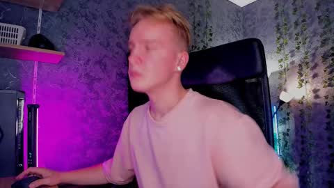 Snapshot of alex__sweet chatting on September 22, 9:33 am your Alex online show from September 22, 9:33 am