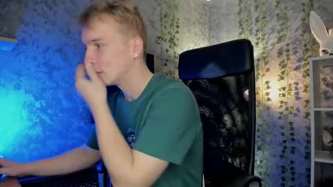 Snapshot of alex__sweet chatting on October 5, 6:45 am your Alex online show from October 5, 6:45 am