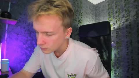 Snapshot of alex__sweet chatting on October 19, 6:47 am your Alex online show from October 19, 6:47 am