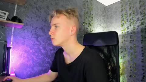 Snapshot of alex__sweet chatting on December 21, 5:58 am your Alex online show from December 21, 5:58 am