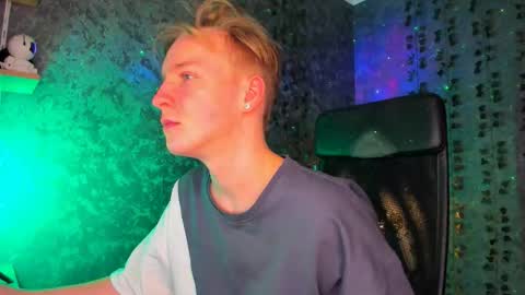 Snapshot of alex__sweet chatting on January 18, 7:01 am your Alex online show from January 18, 7:01 am