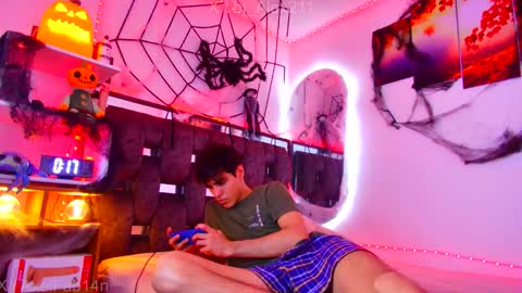 Snapshot of alex_and_fabian chatting on October 30, 6:41 pm sneider online show from October 30, 6:41 pm