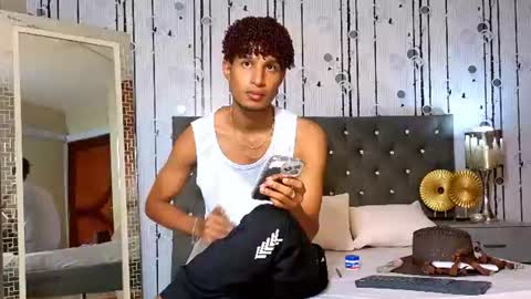 Snapshot of alex_bloom_ chatting on June 9, 7:14 pm Alexander online show from June 9, 7:14 pm