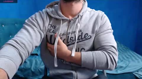 Snapshot of alex_blu chatting on October 8, 10:35 am Alex online show from October 8, 10:35 am