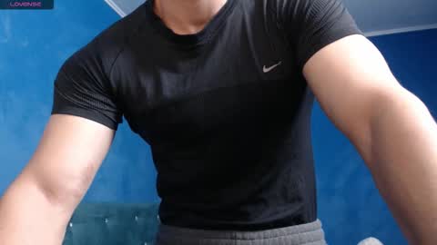 Snapshot of alex_blu chatting on October 9, 8:34 am Alex online show from October 9, 8:34 am