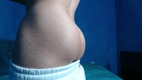 Snapshot of alex_blu chatting on January 13, 2:22 pm Alex online show from January 13, 2:22 pm