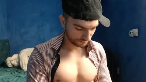 Snapshot of alex_blu chatting on February 27, 2:44 am Alex online show from February 27, 2:44 am