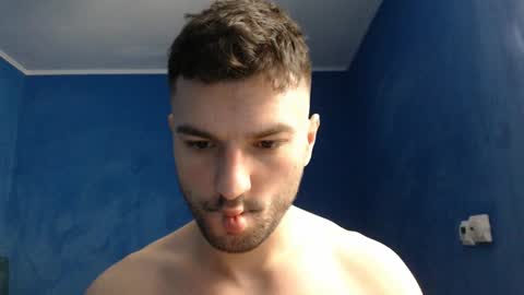 Snapshot of alex_blu chatting on February 28, 10:33 pm Alex online show from February 28, 10:33 pm